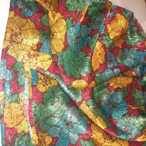 6 yards floral embossed material - Picture 6 of 7